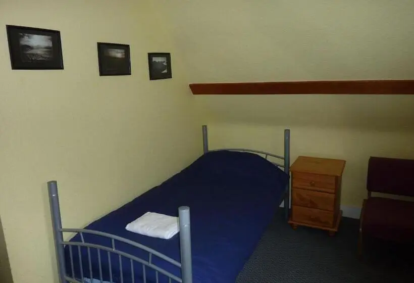 バスルーム共有のトリプルスタンダード, Braemar Youth Hostel