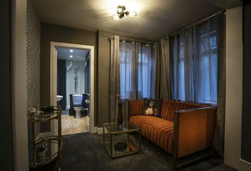 デラックスルーム, Broomhill Estate