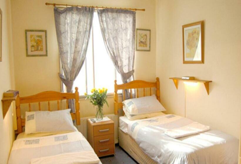 标准三人间, St. George S Lodge