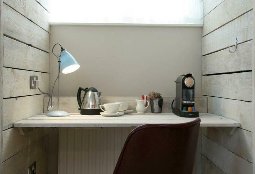 디럭스 룸 킹사이즈 침대, The Farmhouse