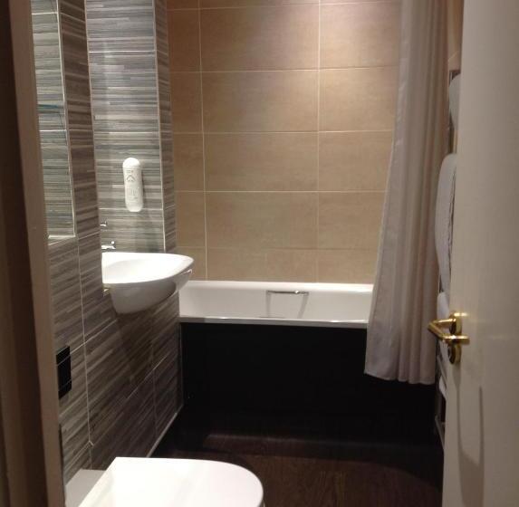 Семейный Номер, The Wyndham Arms Wetherspoon
