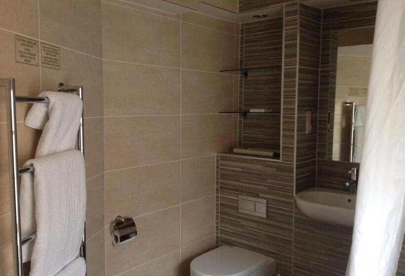 غرفة عائلية, The Wyndham Arms Wetherspoon