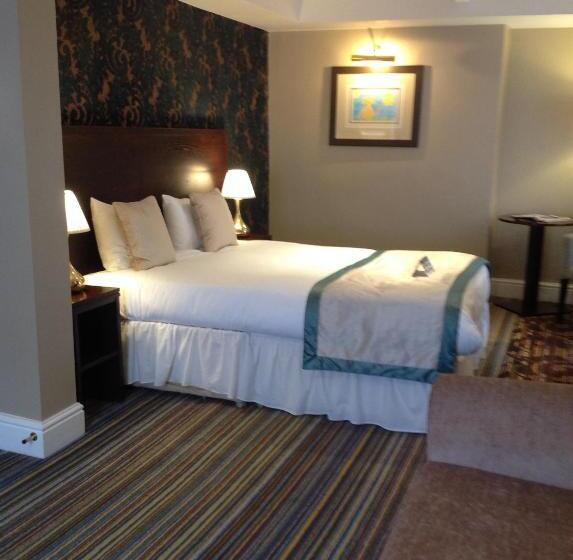 Семейный Номер, The Wyndham Arms Wetherspoon