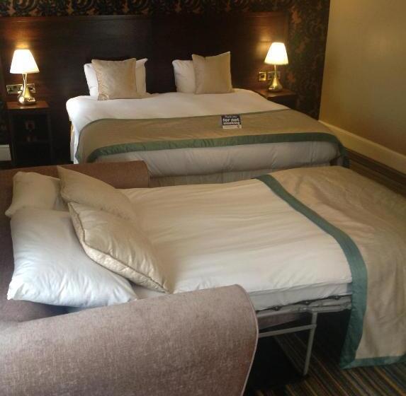 غرفة عائلية, The Wyndham Arms Wetherspoon