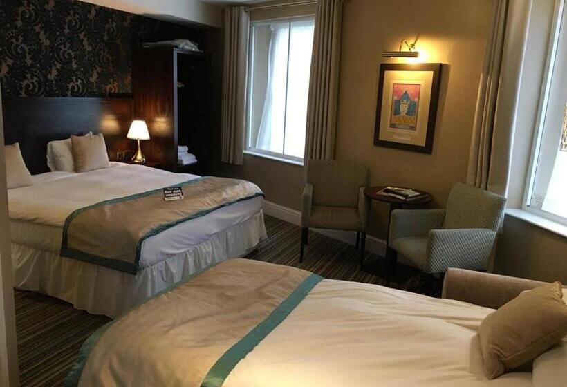 غرفة عائلية, The Wyndham Arms Wetherspoon