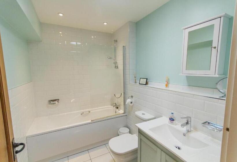 בית, 2 חדרי שינה, Robin Hood Farm B&b