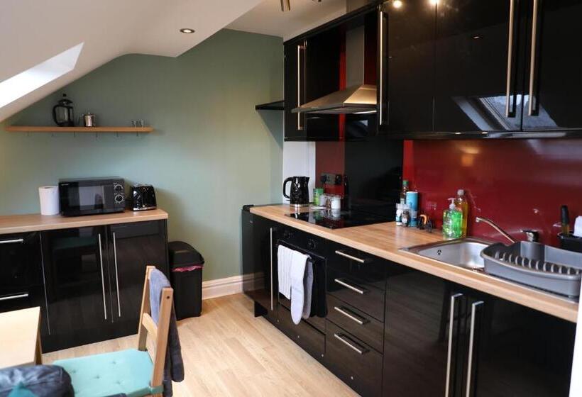 Апартаменты 1 Спальня, Wayfarers Independent Hostel