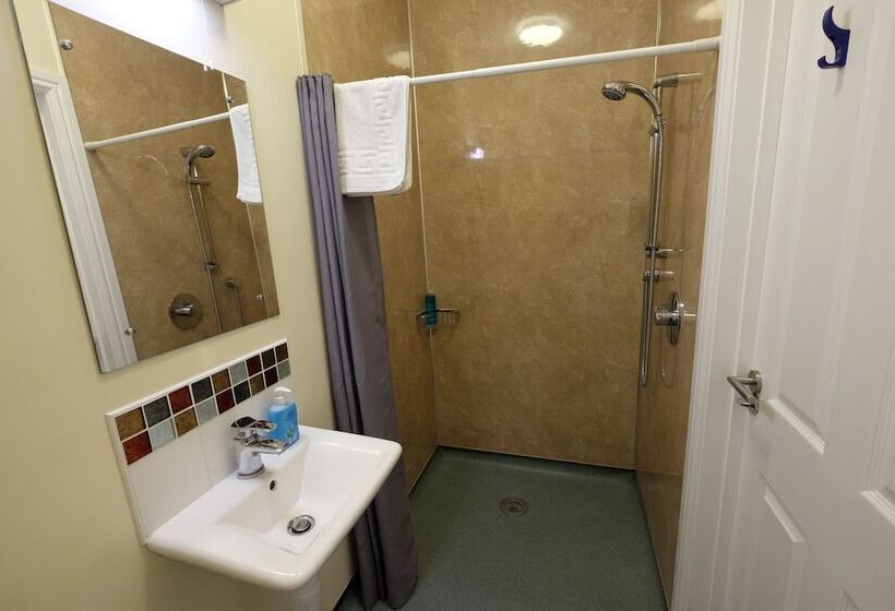 Номер Стандарт, Wayfarers Independent Hostel