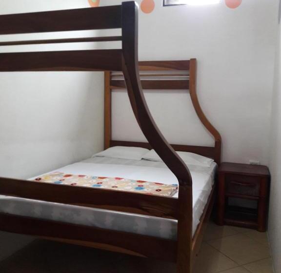 اتاق استاندارد چهار تخته, Hostal Casa Taisha