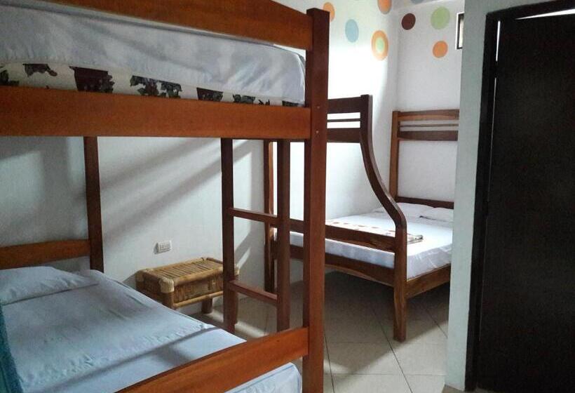 اتاق استاندارد چهار تخته, Hostal Casa Taisha