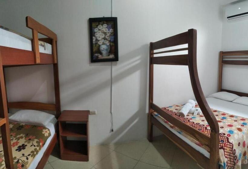 اتاق خانوادگی, Hostal Casa Taisha