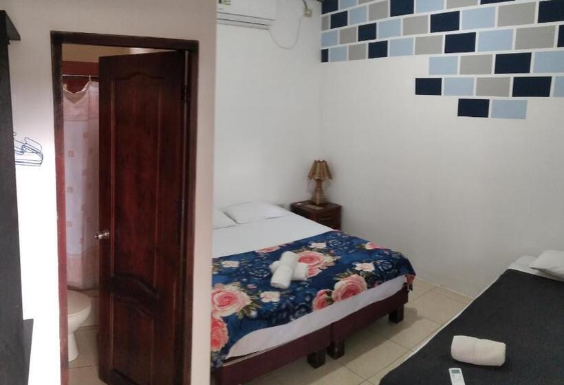 اتاق استاندارد سه نفره, Hostal Casa Taisha