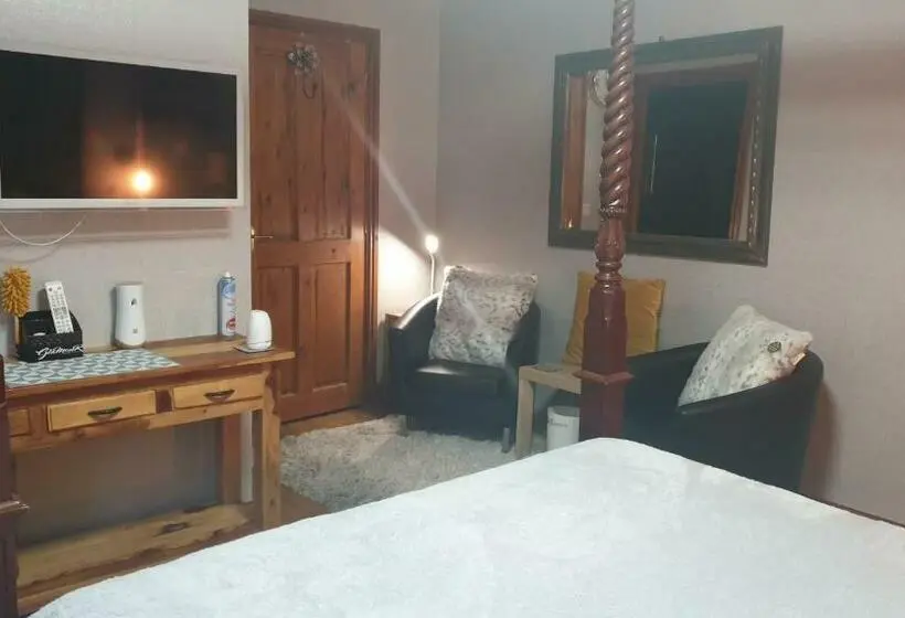 Perhehuone, Castle Lodge   Brecon Beacons Accommodation