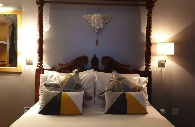 Perhehuone, Castle Lodge   Brecon Beacons Accommodation