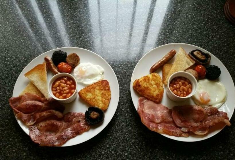 Семейный Номер, Castle Lodge Brecon Beacons Accommodation