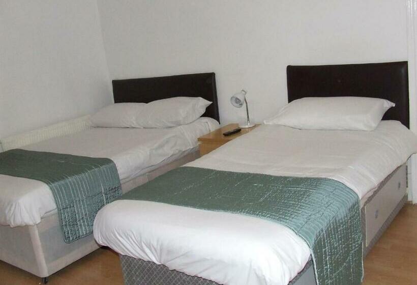 Standard Room Shared Bathroom, Cedars House