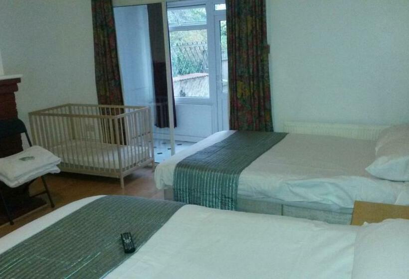 Family Room Shared Bathroom, Cedars House