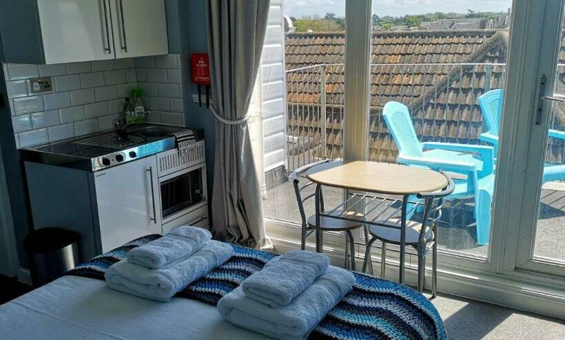 Estudio Estándar con Balcón, The Sunfold