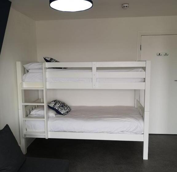 سوئیت با تخت بزرگ, The Sunfold