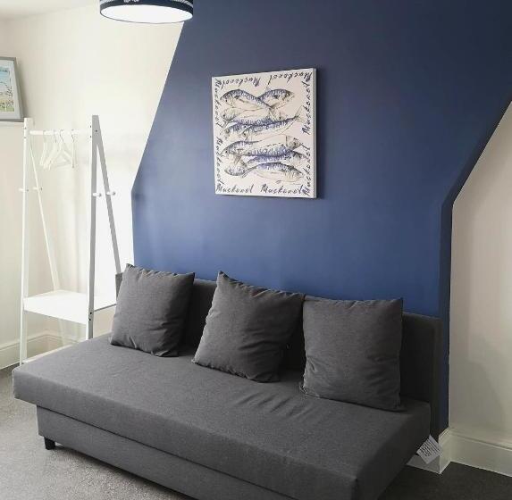 سوئیت با تخت بزرگ, The Sunfold