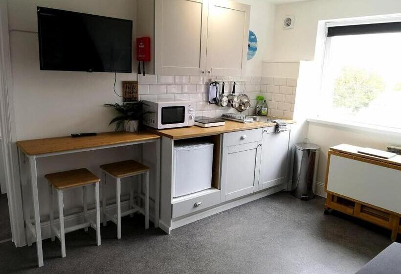 سوئیت با تخت بزرگ, The Sunfold