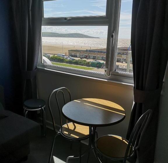 سوییت با چشم‌انداز دریا, The Sunfold