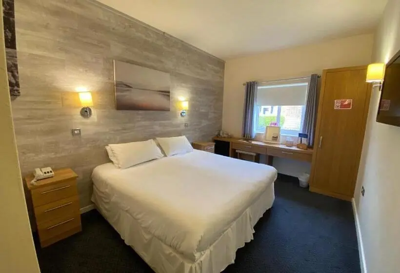 Standard Yhden Hengen Huone, Dudsbury Golf Club   And Spa