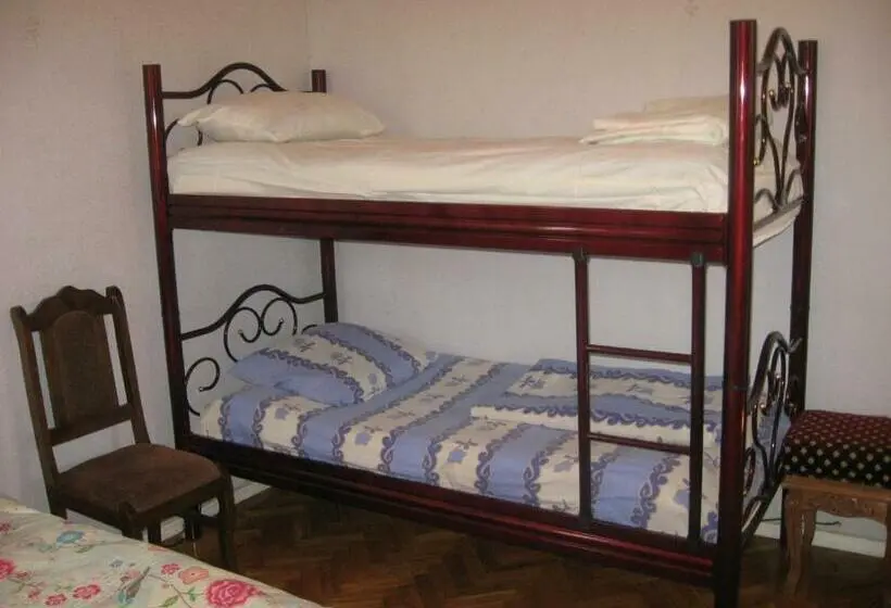 اتاق خانوادگی, Hostel Temuri