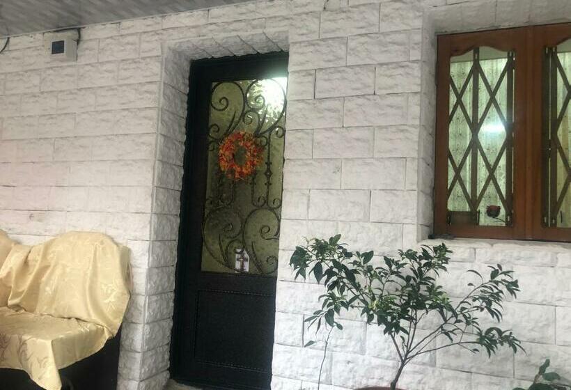 اتاق استاندارد یک نفره, Hostel Temuri