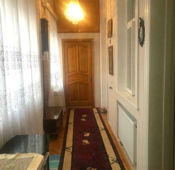 اتاق خانوادگی, Hostel Temuri