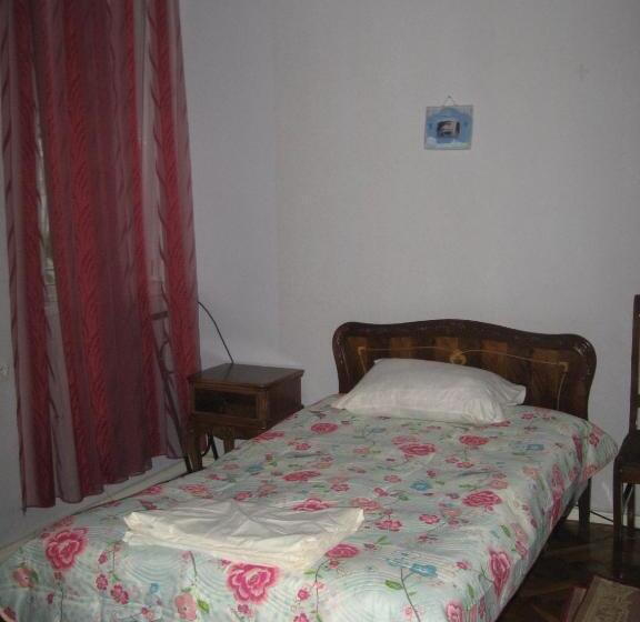 اتاق خانوادگی, Hostel Temuri