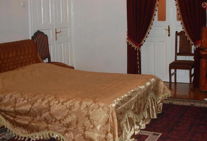 اتاق اکونومی, Hostel Temuri