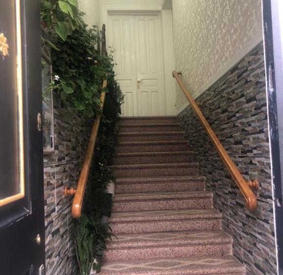 اتاق لوکس, Hostel Temuri