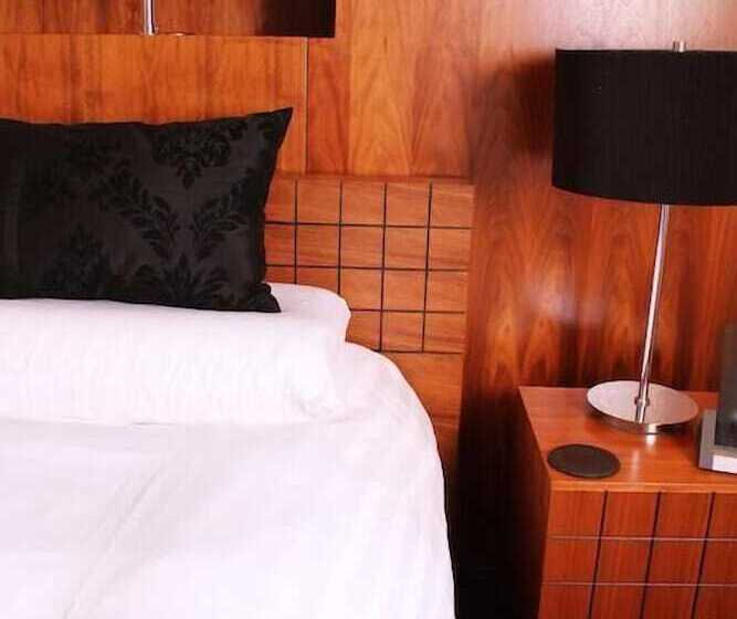 Номер Стандарт, 61 Warwick Road