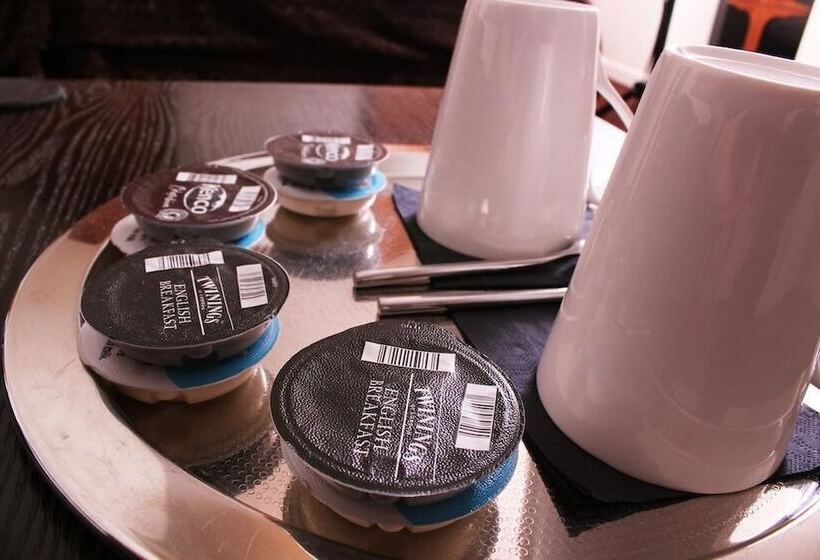 Номер Стандарт, 61 Warwick Road