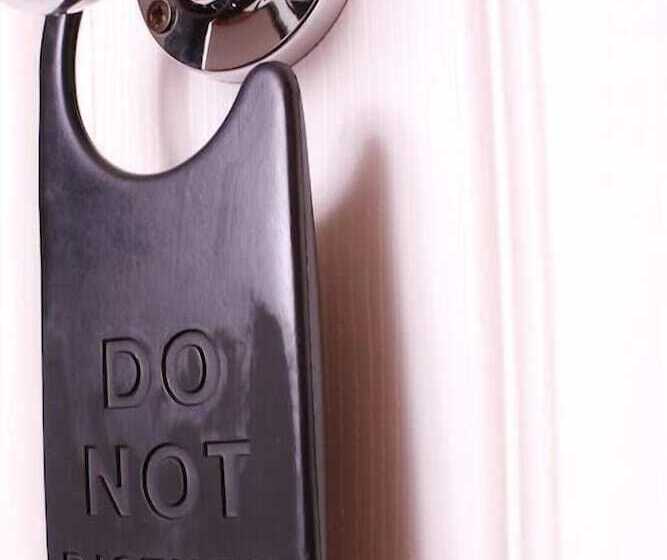 Номер Стандарт, 61 Warwick Road