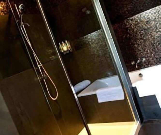 Номер Стандарт, 61 Warwick Road