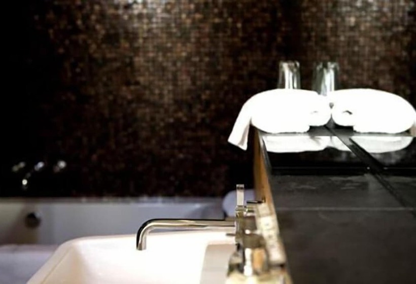 Номер Стандарт, 61 Warwick Road