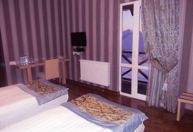 اتاق استاندارد سه نفره, Edelweiss