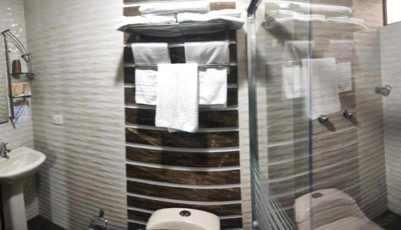 스탠다드 트리플 룸, La Kapital