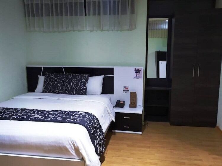 4인용 스탠다드 룸, La Kapital