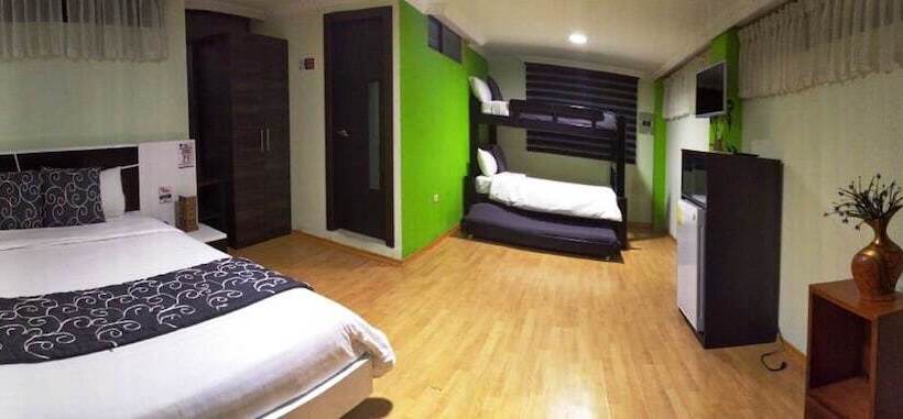 4인용 스탠다드 룸, La Kapital