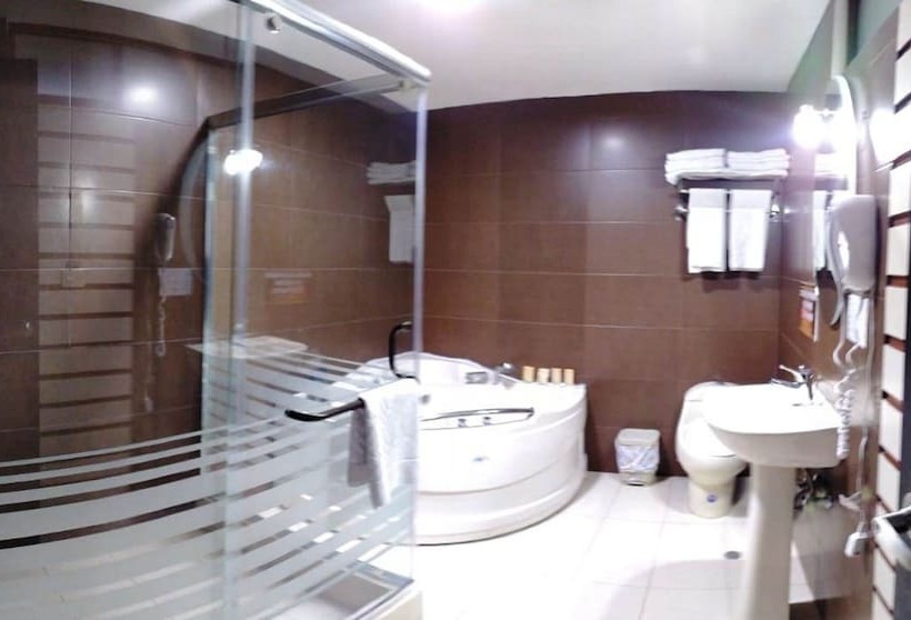 4인용 스탠다드 룸, La Kapital