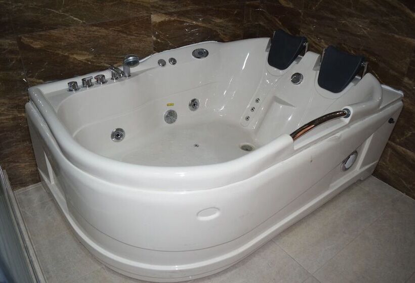 스위트, La Kapital