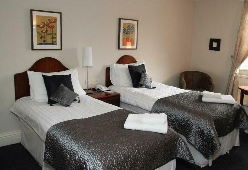 标准三人间, Millgate House