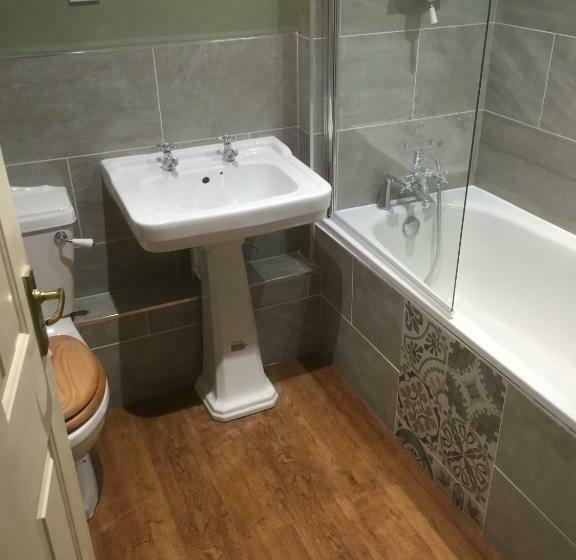 غرفة قياسية, Millgate House