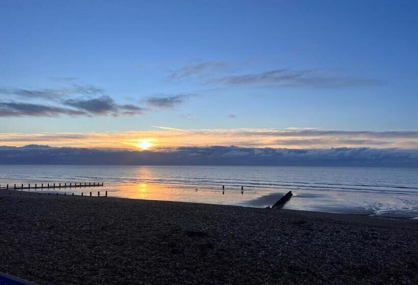 غرفة قياسية مطلّة علي البحر, Navigator