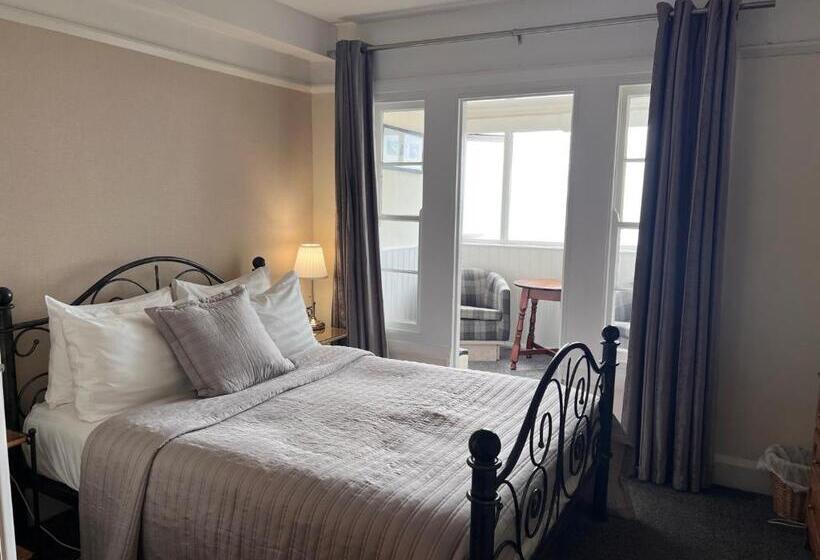 غرفة قياسية مطلّة علي البحر, Navigator