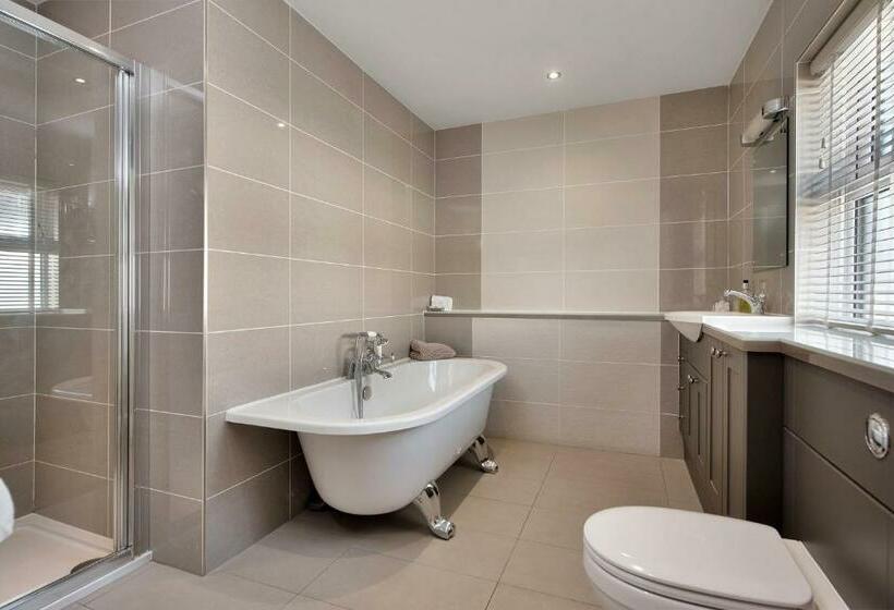 جناح سوبيريور, Nevill Arms Inn