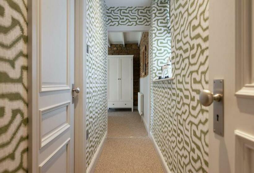 חדר דלוקס, Nevill Arms Inn